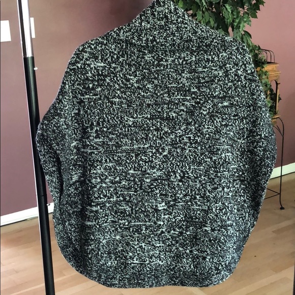 Sweater - Picture 4 of 4